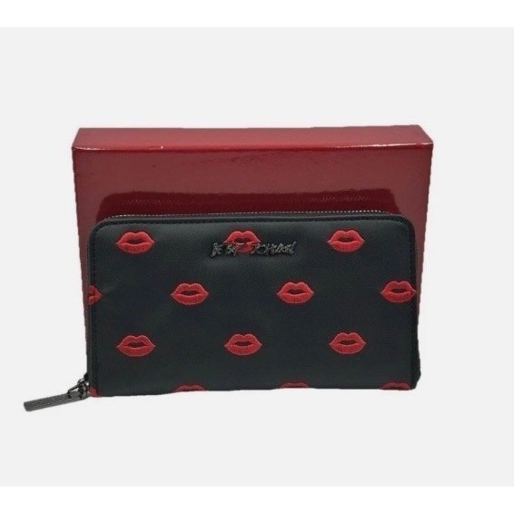 Betsey Johnson Black Red Embroidered Lips Zip Around Wallet Wristlet NWT Gift